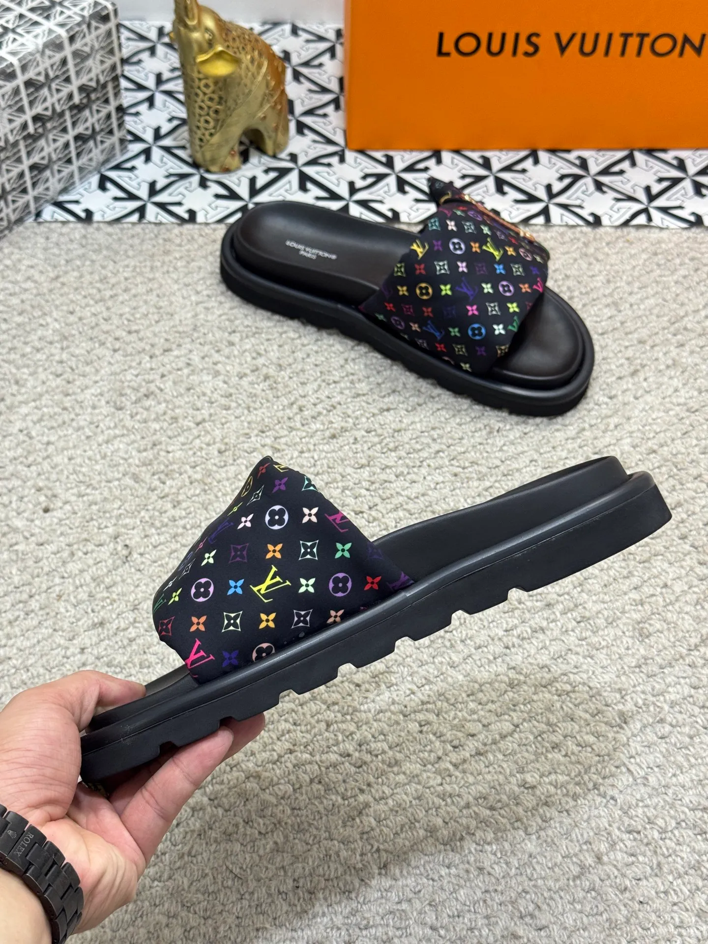 Men's men's shoes 💰360 [New style] 🦇🦇Top original order [Louis Vuitton] Couple style 👫Spring and summer style🎯🎯As an active family in the fashion industry ⭐ Lv is characterized by bold innovation ⚡Fabric down cloth🔥 Combined outsole, clean and tidy ⚡Fashionable and generous🌹Multiple colors available..Size: 36-44 (45 customized